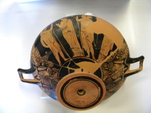 Coppa attica a figure rosse dalla tomba 512 di Spina