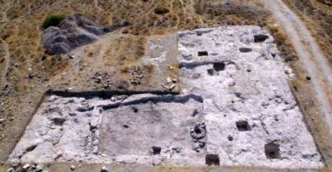 Un particolare dello scavo del villaggio dell'Età del bronzo a Erimi