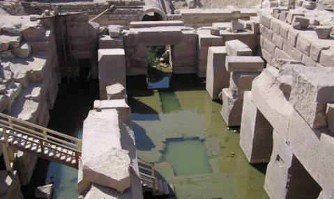 L'Osireion di Abydo come è oggi con lo spazio centrale parzialmente allagato
