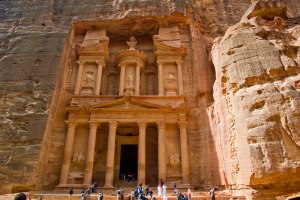 Il cosiddetto Tesoro, uno dei simboli di Petra, che per primo si svela alla vista dei turisti