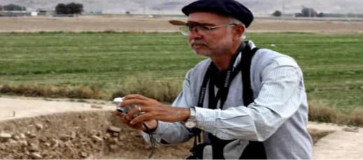 Il prof. Pierfrancesco Callieri in azione a Tol-e Ajiori vcino a Persepoli, in Iran