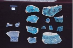 Alcune ceramiche trovate durante lo scavo delle mura a Bam