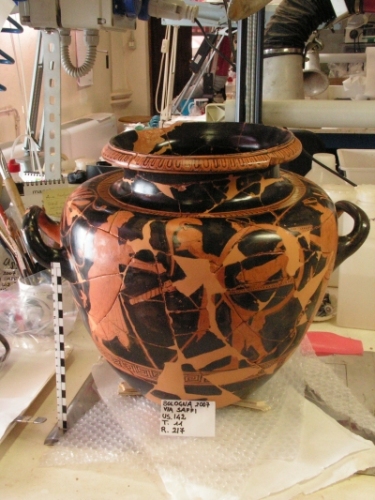 Stamnos attico a figure rosse trovato nel sepolcreto di via Saffi a Bologna