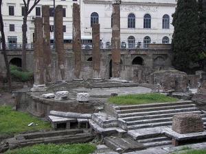 La curia di Pompeo nell'area sacra di largo di Torre Argentina a Roma