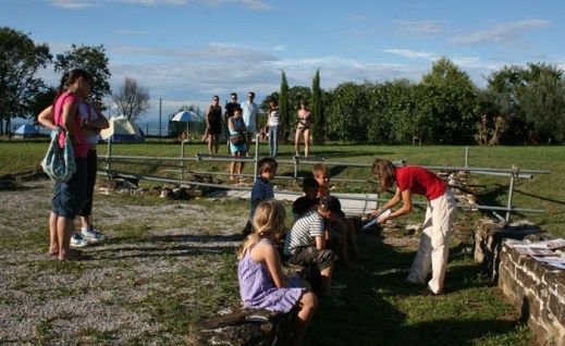 Un laboratorio archeologico con i bambini nell'ambito del progetto PArSJAd
