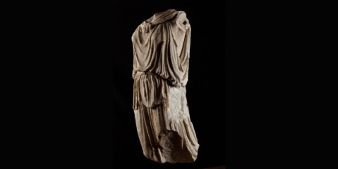 La statua greca di Athena Nike del 430 a.C. comprata da Fondazione Sorgente Group