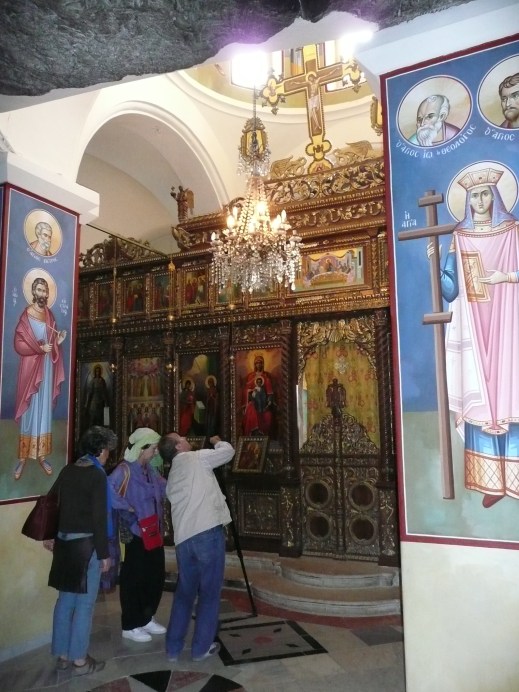 Il regista Alberto Castellani sul set della serie tv "Sulle vie della fede"