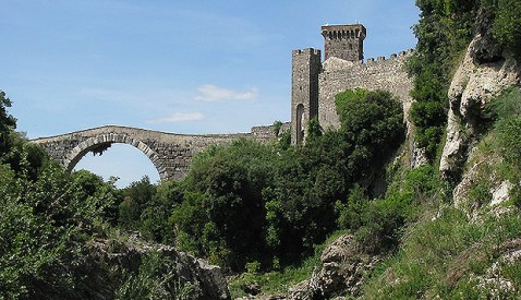 Il Castello della Badia di Vulci a Montalto di Castro, che ospita il museo etrusco