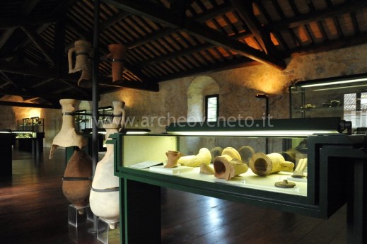 Una sala del museo archeologico del Fiume Bacchiglione  a Cervarese S. Croce