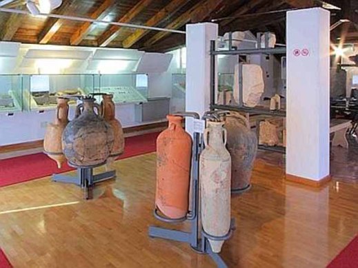 All’ampio apparato illustrativo in mostra a Zuglio è stata affiancata una scelta significativa di reperti archeologici