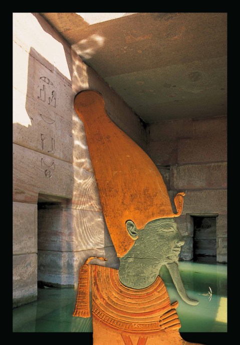 L'immagine del dio Osiride si staglia su uno scorcio dell'Osireion ad Abido: è il manifesto della mostra di Paolo Renier a Conegliano