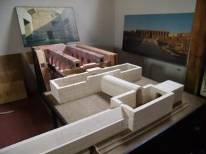 Il plastico dell'Osireion realizzato da Maurizio Sfiotti: in primo piano il Corridoio ipogeo