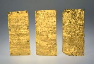 Le lamine d'oro di Pyrgi (due con iscrizione in etrusco, una in fenicio) trovate nel 1964