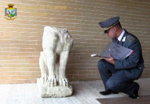 La Sfinge etrusca alata ritrovata dalle Fiamme Gialle era stata rubata anche nel 1972