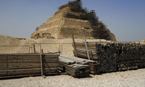 Dal 2002 sono in corso i restauri della grande piramide a gradoni di Saqqara, la più antica dell'Egitto