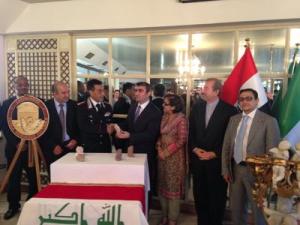 L'ambasciatore iracheno Saywan Barzani e il colonnello dei carabinieri Luigi Cortellessa alla cerimonia di restituzione dei reperti trafugati