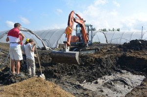 Allo scavo archeologico partecipano ricercatori e studenti delle università di Padova e di Ferrara, e membri dei Gruppi Archeologici di Bondeno e di Ferrara