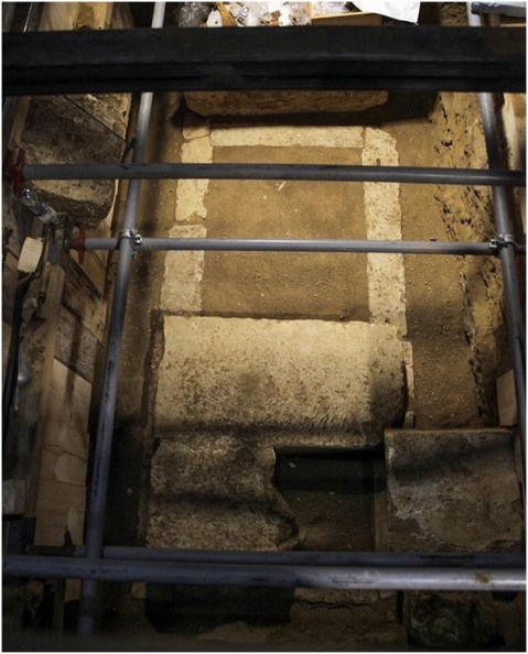 La stanza sepolcrale trovata alla fine del percorso ipogeo nel tumulo macedone di Anfipolis