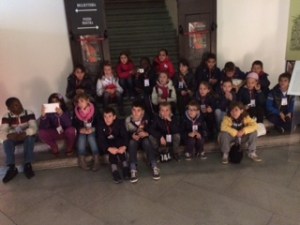 Una delle tante scolaresche in visita alla mostra a Palazzo Sarcinelli