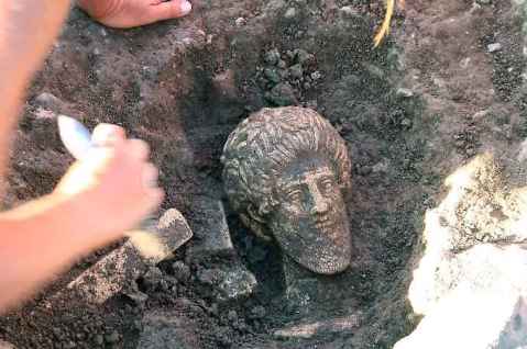 Il ritrovamento della testa del dio etrusco Voltumna consolida l'ipotesi che questo è il Fanum Voltumnae