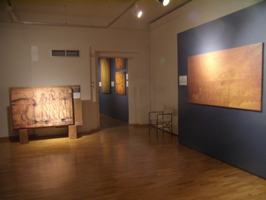 L'interno della mostra "Egitto. Come Faraoni e Sacerdoti NEL TEMPIO DI OSIRIDE, custodi di percorsi ormai inaccessibili" a Palazzo Sarcinelli a Conegliano