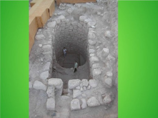 La fossa necromantica ("abi" in hurrita) scoperta a Tell Mozan, l'antica Urkesh, in Siria