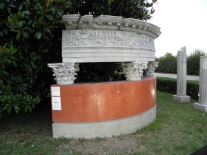 Monumento funerario romano conservato ad Altino