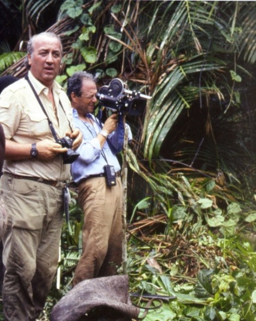 Giancarlo Ligabue accompagnato dal fedelissimo cineoperatore Sergio Manzoni