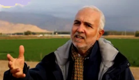 Il prof. Pierfrancesco Callieri a Tol-e Ajori nella piana di Persepoli (Fars, Iran)