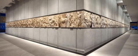 Il fregio del Partenone esposto nel nuovo museo dell'Acropoli di Atene