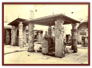 Il Cortile dei Fiorentini all'inizio del Novecento