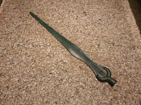 La spada in bronzo del XV sec. a.C. trovata nel 2010 sul greto del fiume Brenta tra Bassano e Nove