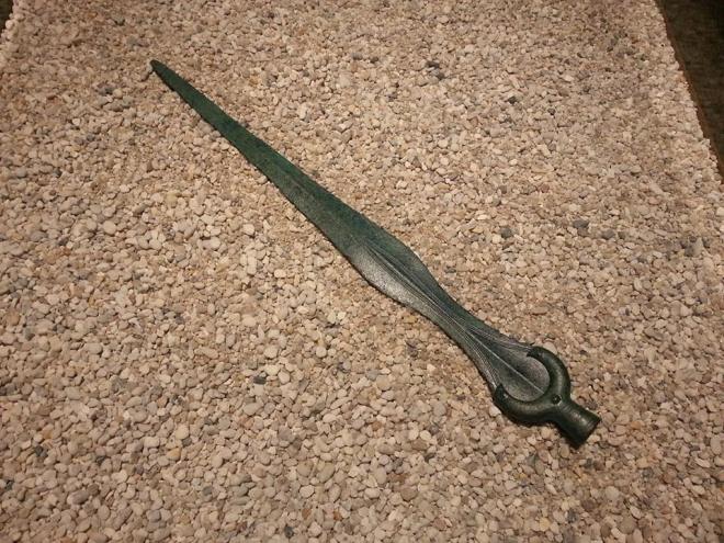 La spada in bronzo del XV sec. a.C. trovata nel 2010 sul greto del fiume Brenta tra Bassano e Nove