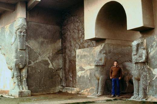 Foto ricordo dal palazzo reale di Assurbanipal a Nimrud: se la distruzione sarà confermata, questa oggi potrebbe essere un documento d'archivio