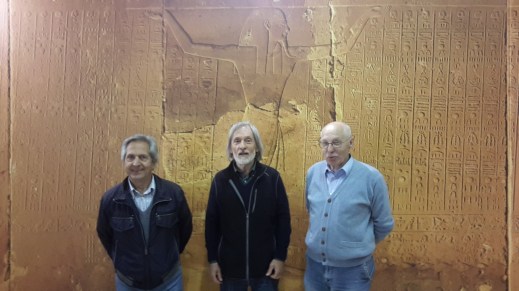 Paolo Renier con gli organizzatori di Vittorio Veneto davant ai pannelli del Soffitto astronomico della Stanza del Sarcofago