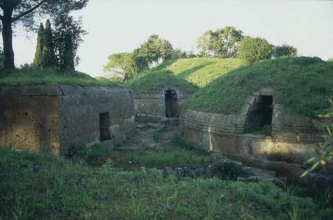 Tumuli etruschi nella necropoli della Banditaccia a Cerveteri