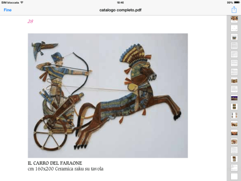 Il faraone sul carro da guerra in ceramica raku esposto nella mostra di Oderzo