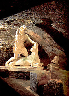 Il dio Mitra uccide il toro: la scultura è del II secolo