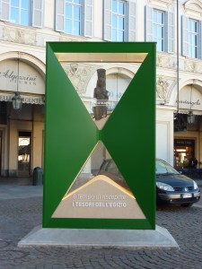 La grande clessidra di piazza San Carlo ha concluso il conto alla rovescia