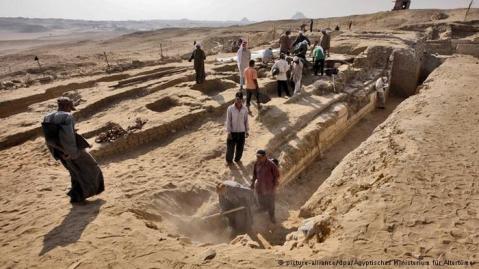 La necropoli di Abusir, a 25 chilometri a sud-ovest del Cairo, e a nord di Saqqara
