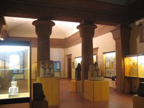 Le sale egittizzanti del museo Egizio di Firenze: sono progressivamente riallestite