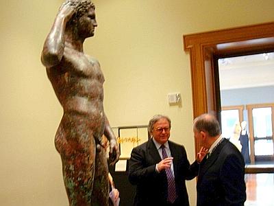 Un sopralluogo delle autorità marchigiane al Paul Getty Museum di Malibu di Los Angeles dove c'è l'Atleta di Lisippo