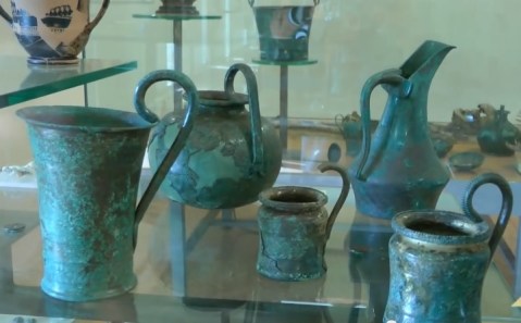 Utensili in bronzo utilizzati nei banchetti provenienti dalle necropoli di Marzabotto