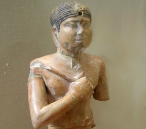La statua del faraone Neferefre conservata al museo Egizio del Cairo