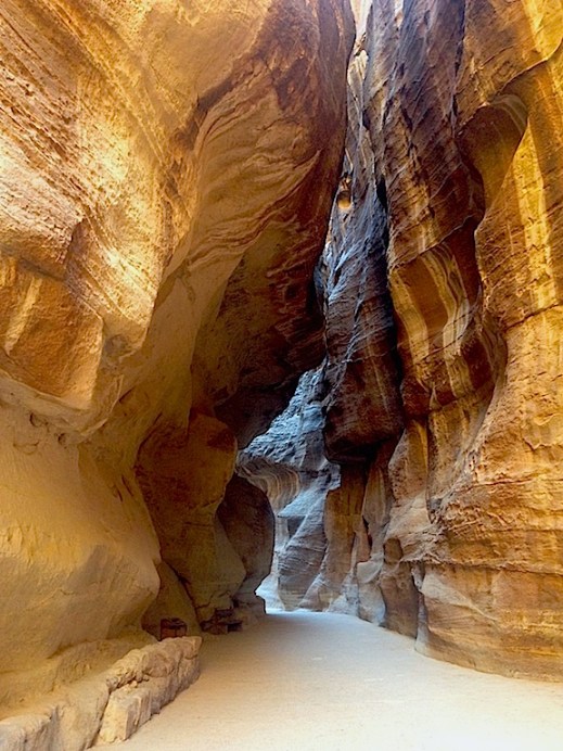 Il siq di Petra è stato studiato dall'università di Firenze dove è stato ideato l'algoritmo che prevede lo stacco dei blocchi di roccia