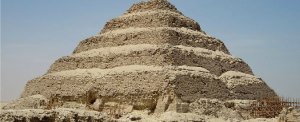 La piramide a gradoni di Zoser-Djoser a Saqqara