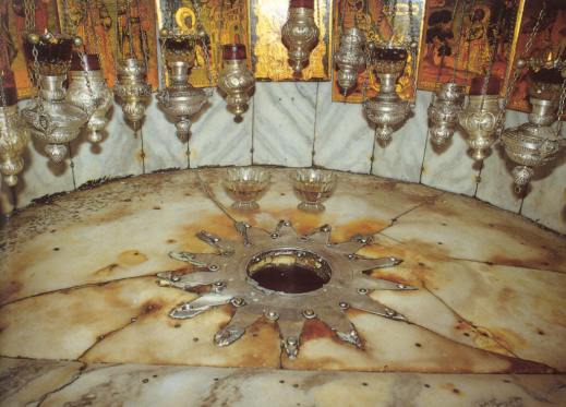 La grotta della Natività a Betlemme come oggi la vedono i pellegrini