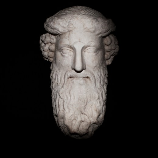 Una statua che ornava il teatro di Berga e oggi conservata al museo di S. Corona