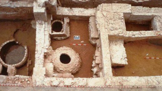 Il villaggio preistorico di Case Bastione fu frequentato tra il IV e il II millennio a.C.