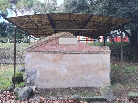 La tomba di Obellio Firmo nella necropoli di Porta Nola a Pompei